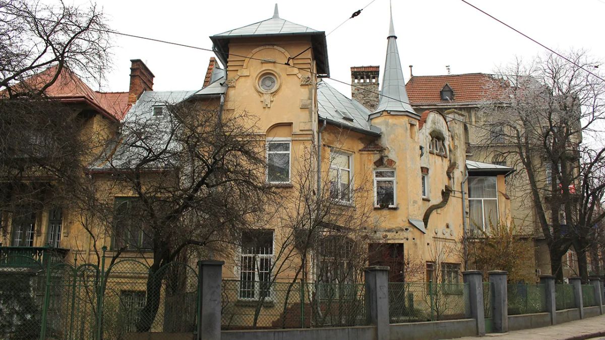 Художня майстерня, радянське консульство і місце атентату: у Львові продають історичну віллу
