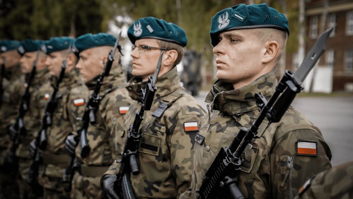 Польща готує програму масштабної військової підготовки чоловіків