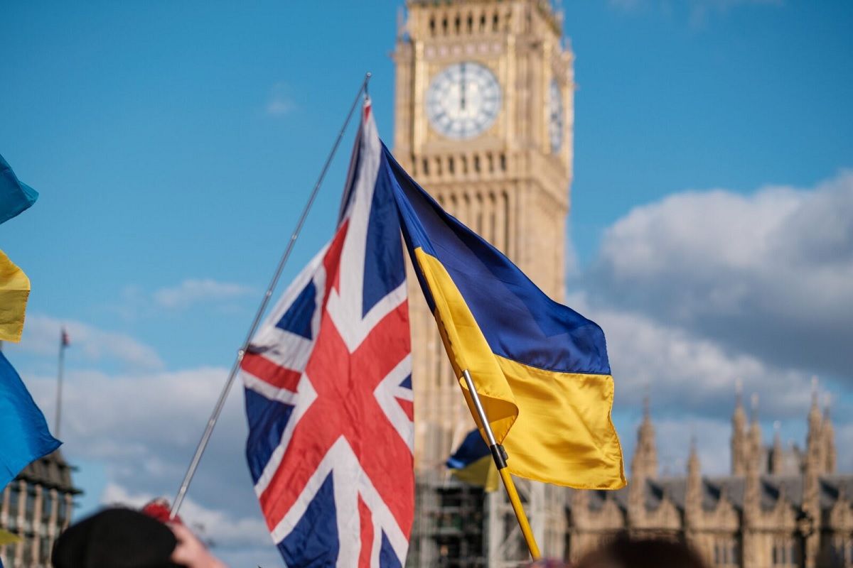 Україна отримала від Великої Британії перший мільярд доларів заморожених активів Росії