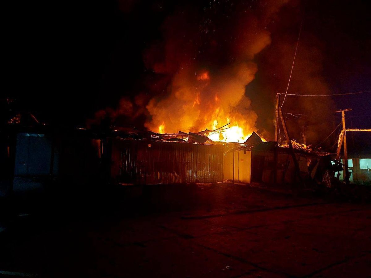 Ворожий дрон вдарив по підприємству на Харківщині, є загиблі