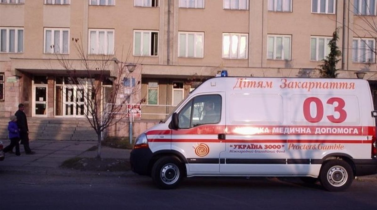 На Закарпатті оштрафували батьків підлітка, якого госпіталізували з алкогольним отруєнням