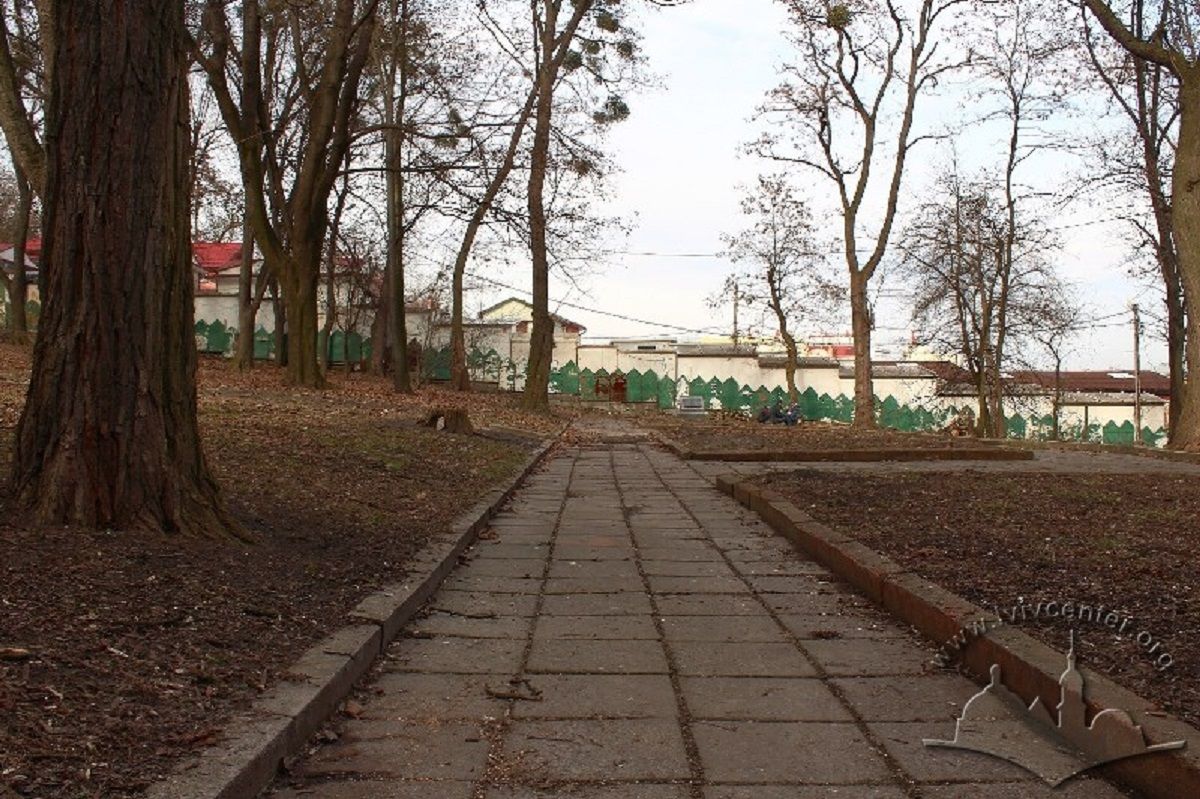 Суд зобов’язав міську раду затвердити межі старого кладовища в центрі Львова