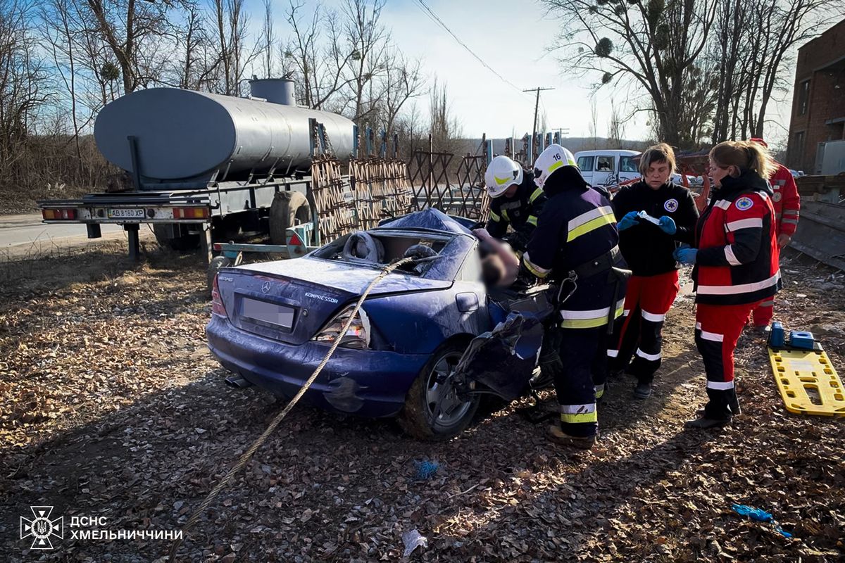  На Хмельниччині внаслідок ДТП в автомобілі згоріла 24-річна поліцейська 