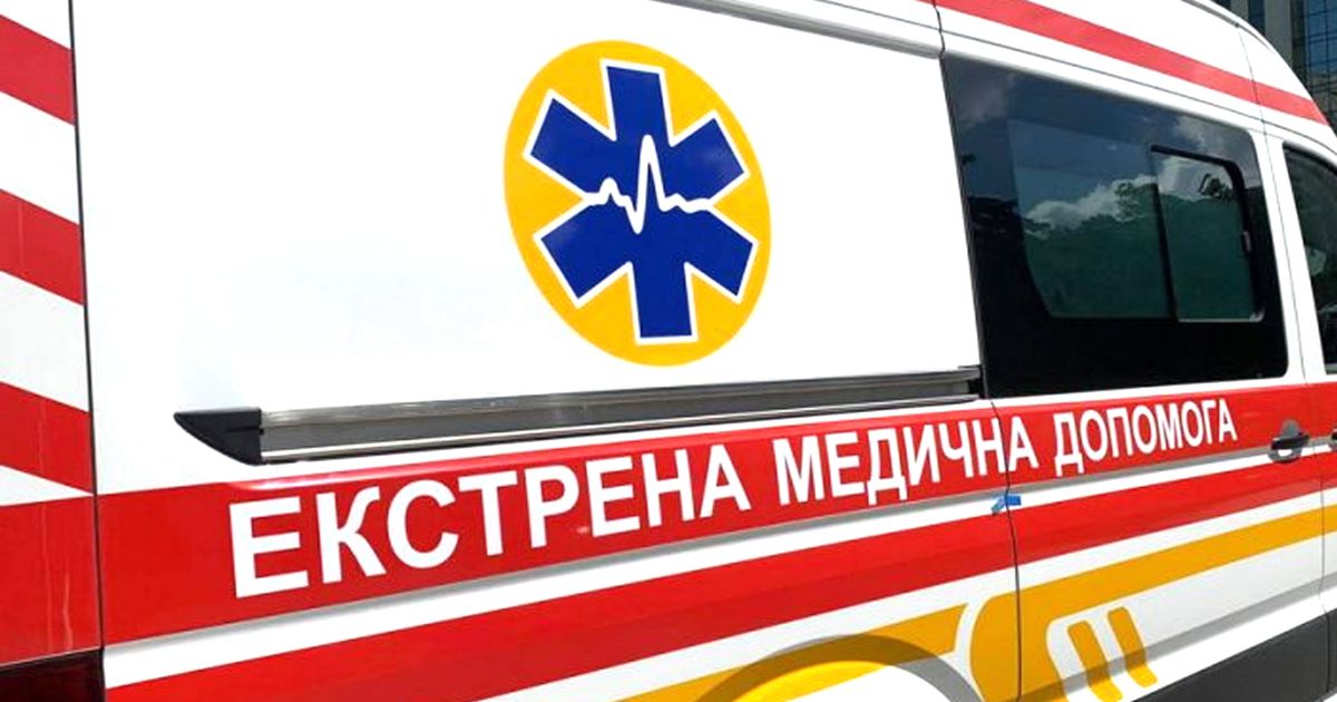 Суд оштрафував закарпатку, яка вдарила цеглиною по голові фельдшерку швидкої допомоги