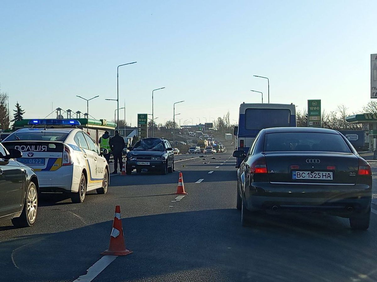 У Тернополі на об'їзній дорозі авто на смерть збило велосипедиста