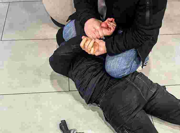 На Буковині двоє братів у випадкового перехожого вимагали 68 тис. доларів вигаданого боргу