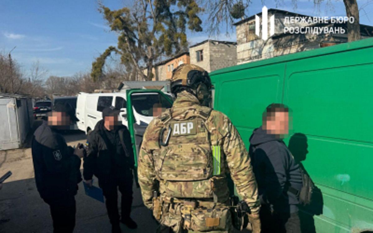 На Київщині ДБР викрило начальника служби логістики на крадіжці пального з частини