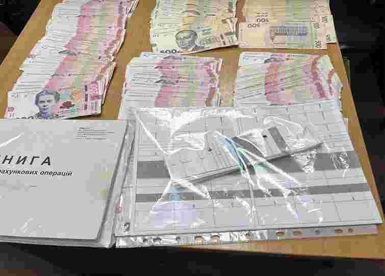 Мережа продуктових магазинів з Буковини ухилилася від сплати податків на 6 млн грн