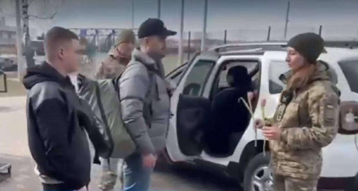 На кордоні з Польщею затримали ухилянтів в авто на дипломатичних номерах
