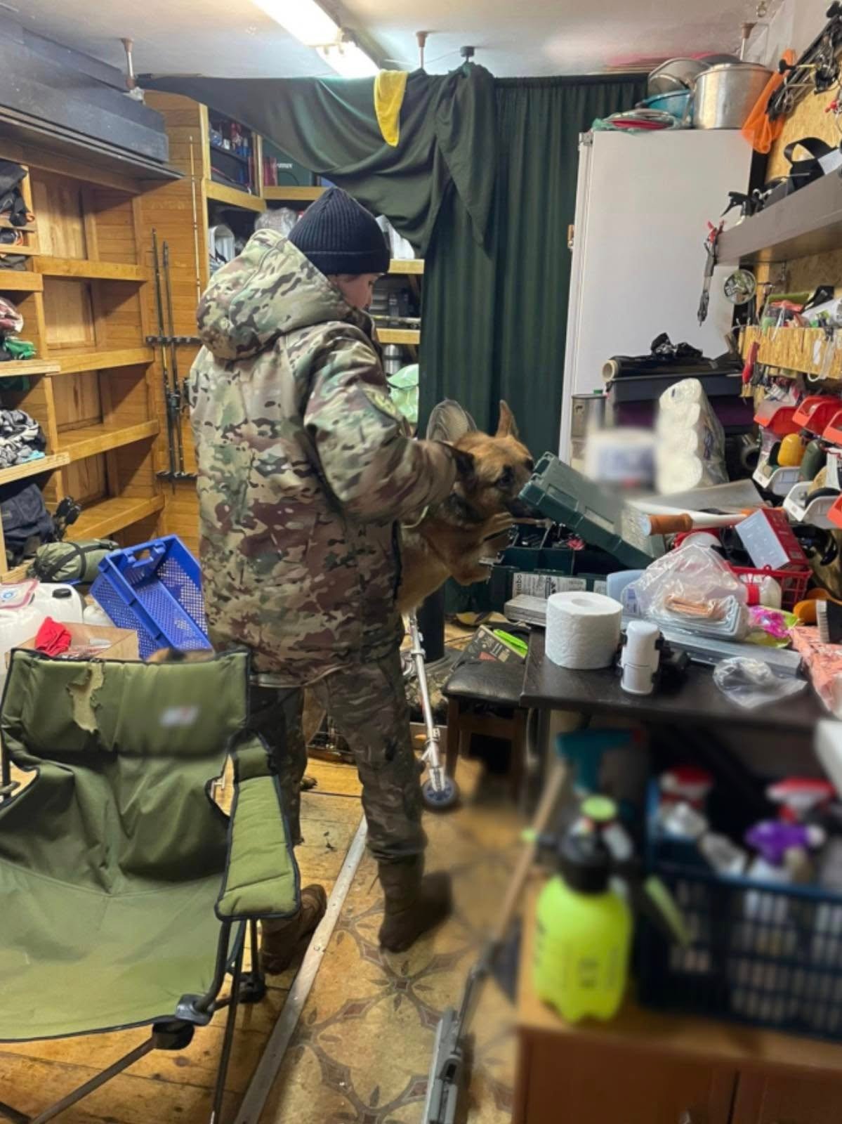 Правоохоронці провели обшуки у двох підозрюваних у наркобізнесі лучан (фото поліції)