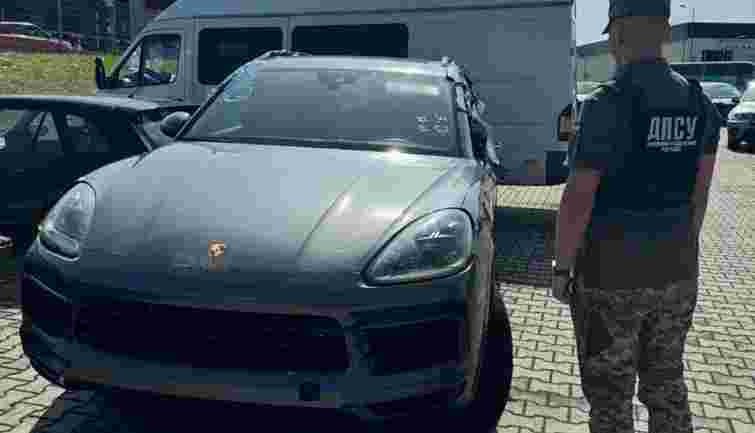 На Львівщині суд виніс вирок за ввезення Porsche Cayenne під виглядом гуманітарки
