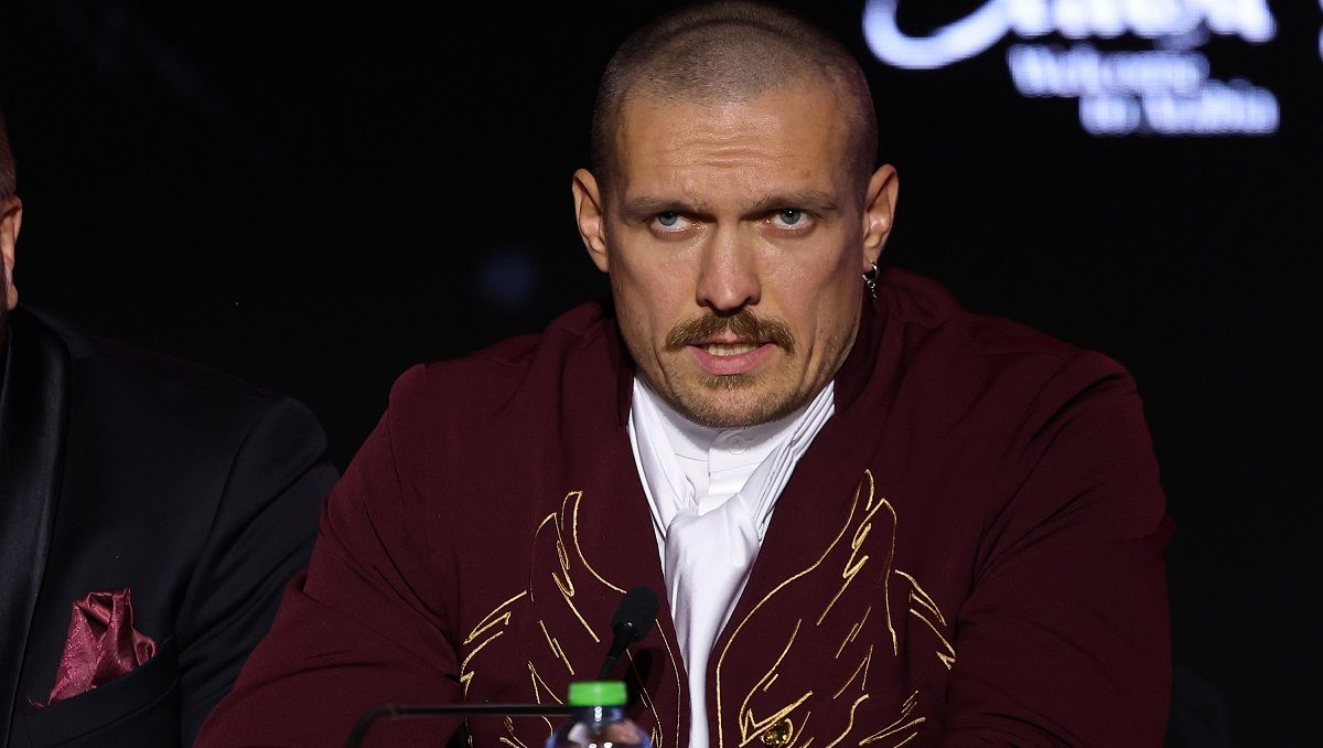 Усик може втратити один зі своїх чемпіонських поясів через ультиматум від WBO