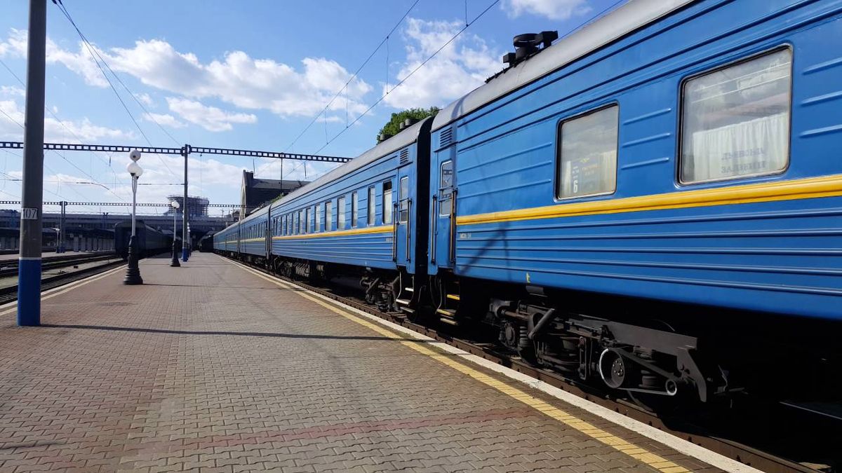 «Укрзалізниця» на чотири місяці змінила маршрути поїздів до Ужгорода