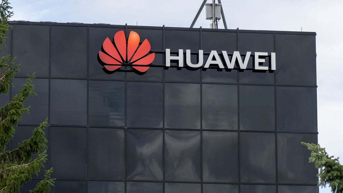 Євросоюз виключив з парламенту лобістів компанії Huawei через підозри у хабарництві