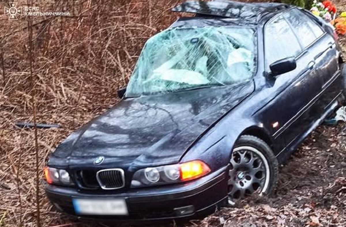 Внаслідок ДТП на Хмельниччині загинув водій BMW 