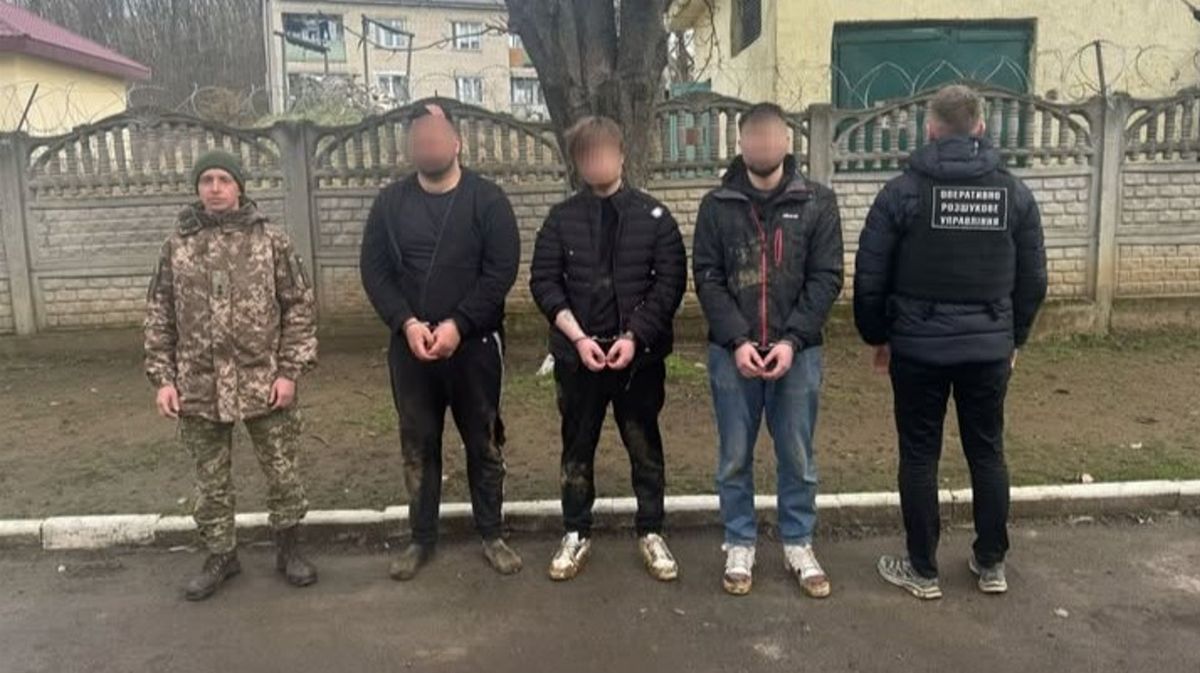 На Закарпатті прикордонники України та Словаччини затримали чотирьох ухилянтів з Полтави