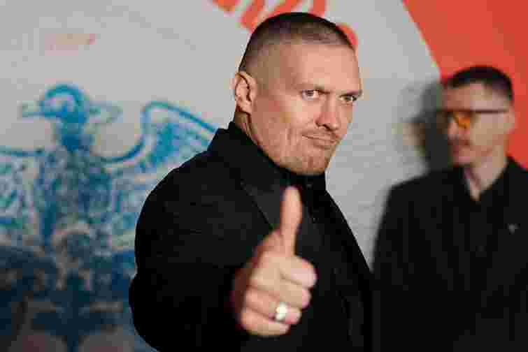 Боксер Олександр Усик захистив докторську дисертацію з права
