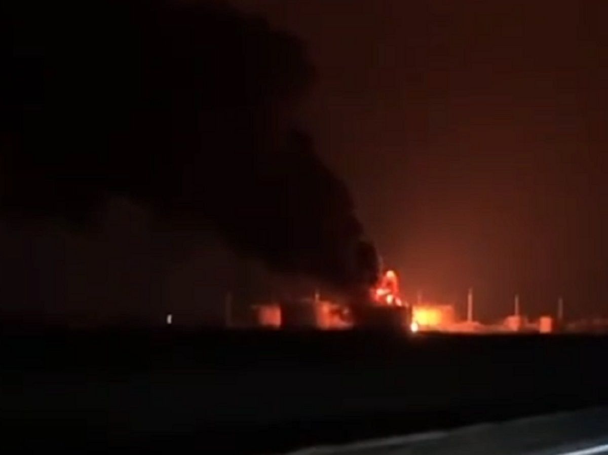 У Краснодарському краї внаслідок атаки БпЛА загорілась нафтобаза 