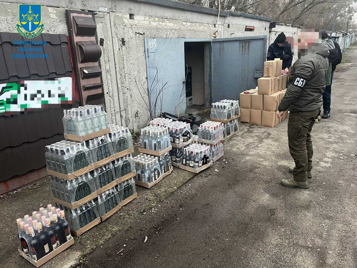 У Рівному поліцейський зі спільниками організував підпільне виготовлення спиртного