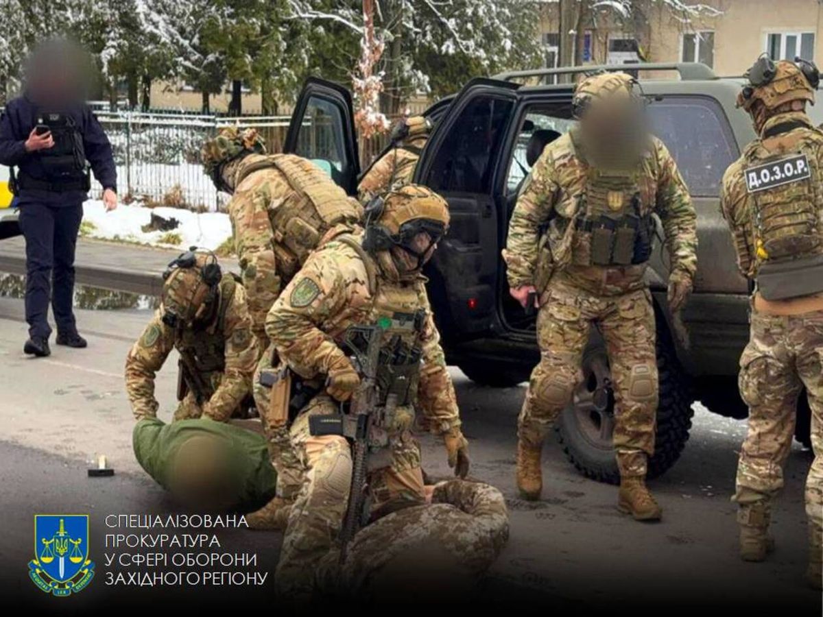 На Волині 41-річного прикордонника викрили на корупційній схемі з продажу лісу 