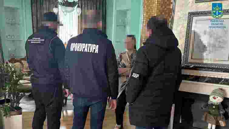 Інспекторка Львівської митниці власним авто вивезла до Польщі чотирьох ухилянтів Інспекторка Львівської митниці власним авто вивезла до Польщі чотирьох ухилянтів