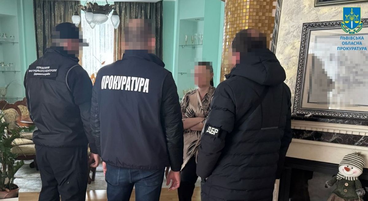 Стало відоме прізвище інспекторки Львівської митниці, яка вивозила ухилянтів за кордон