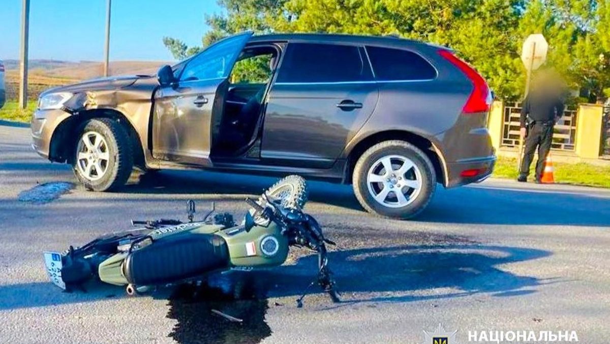 Біля Івано-Франківська 26-річна водійка Volvo на смерть збила німця на мотоциклі