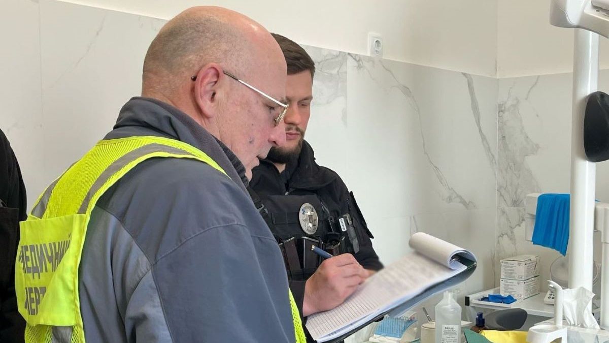 У Києві під час прийому у приватній стоматологічній клініці помер 7-річний хлопчик