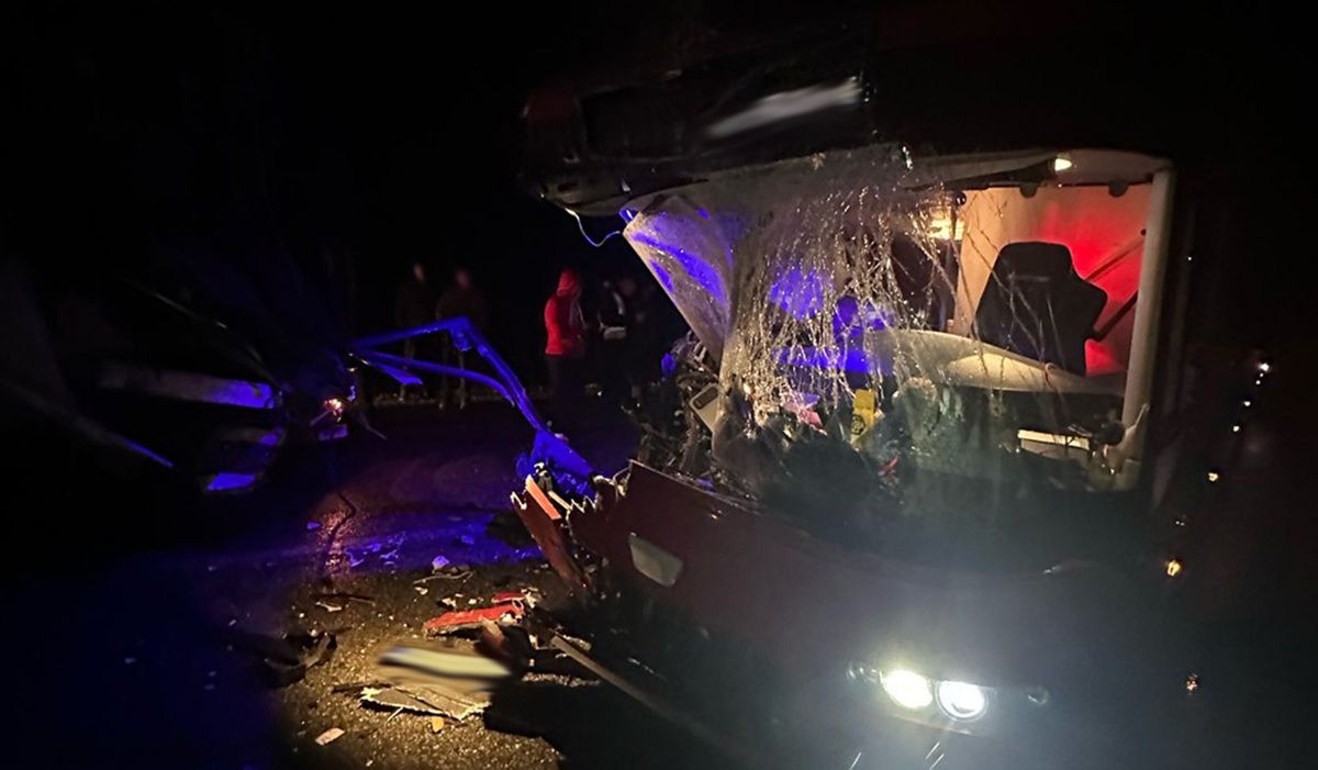 На Львівщині семеро пасажирів потрапили до лікарень через ДТП вантажівки та автобуса