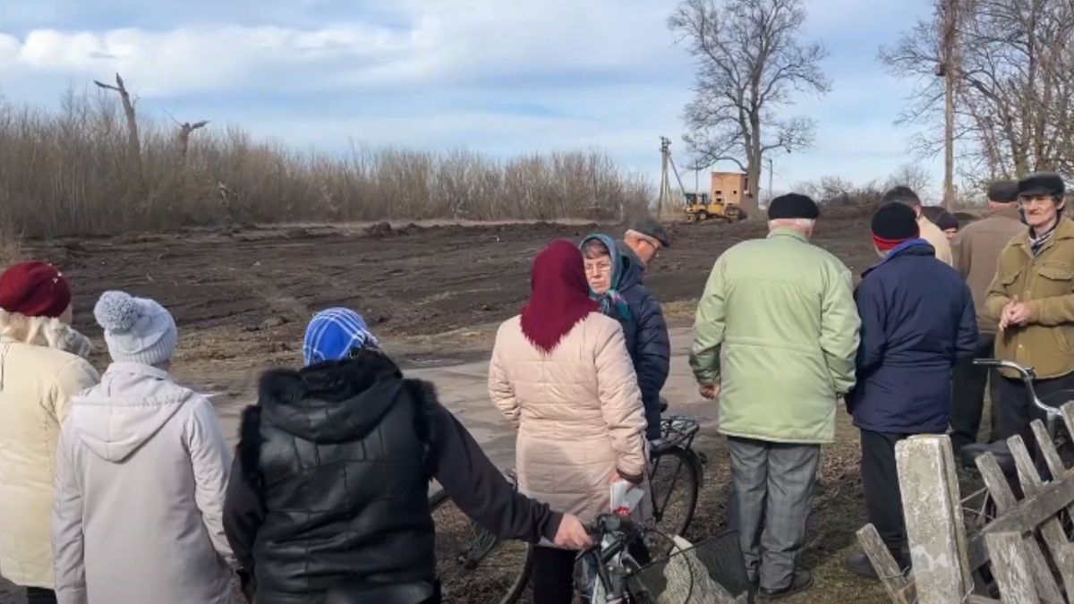 Місцева влада бульдозерами знищила цвинтар жертв Голодомору на Чернігівщині 
