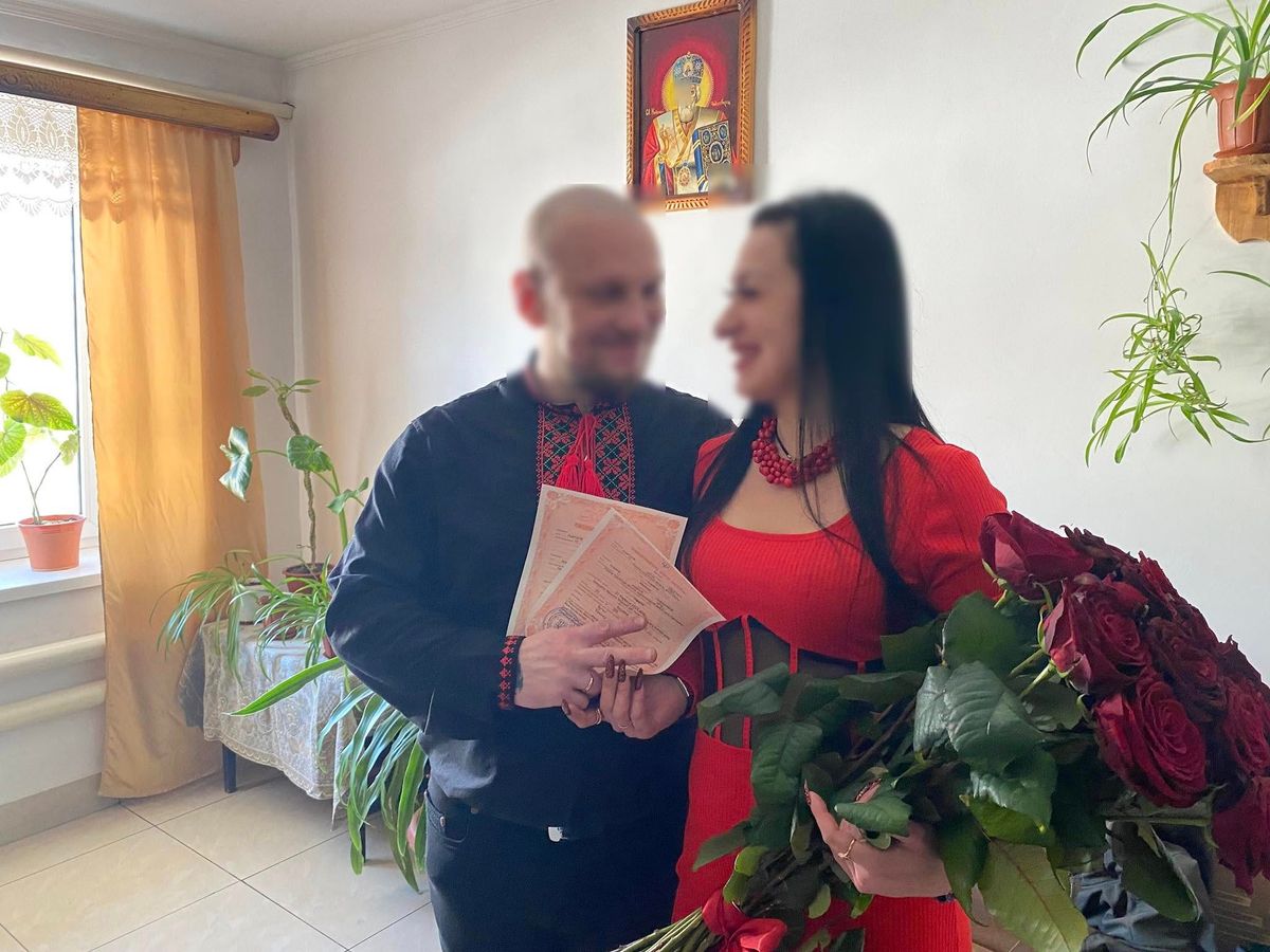 У виправній колонії на Рівненщині одружився довічно увʼязнений  