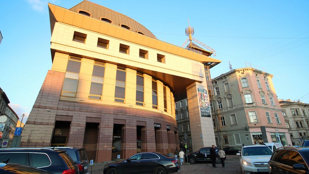 Будівлю колишнього «Укрсоцбанку» у центрі Львова втретє виставили на продаж