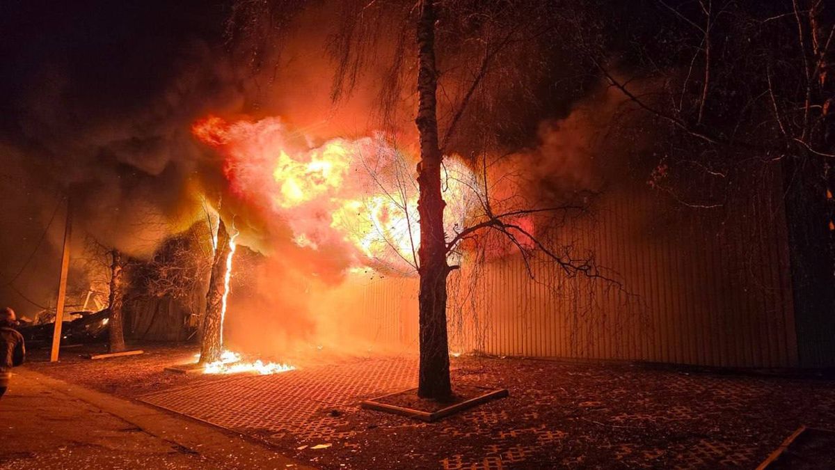 Російські дрони масовано атакували Харківську область, є постраждалі
