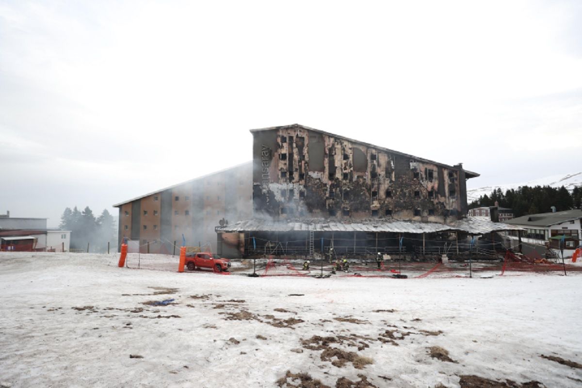 У Туреччині сталася пожежа у готелі на гірськолижному курорті, є  загиблі 