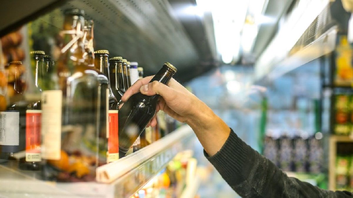 Виконавчий комітет заборонив продаж алкоголю під час комендантської години у Львові
