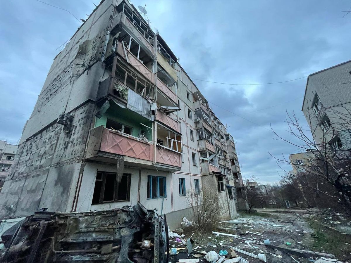 Унаслідок авіаудару по багатоповерхівці в Куп’янську постраждали четверо людей