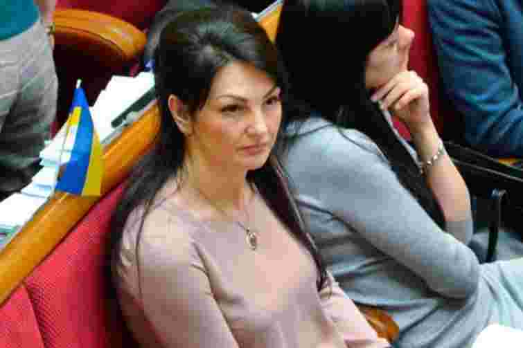 Підозрювана в корупції депутатка з Тернополя переписала на себе землю і будинок за 12 млн грн