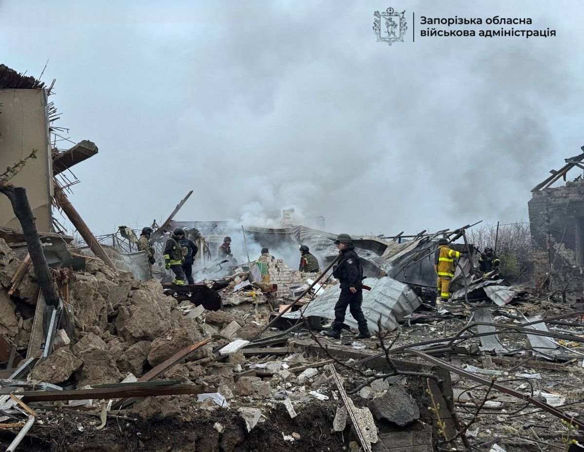 Росіяни п'ятьма авіабомбами атакували громаду на Запоріжжі, є загибла та травмовані