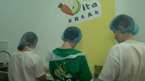 Учні львівської школи запустили соціальне підприємство з виготовлення здорових перекусів