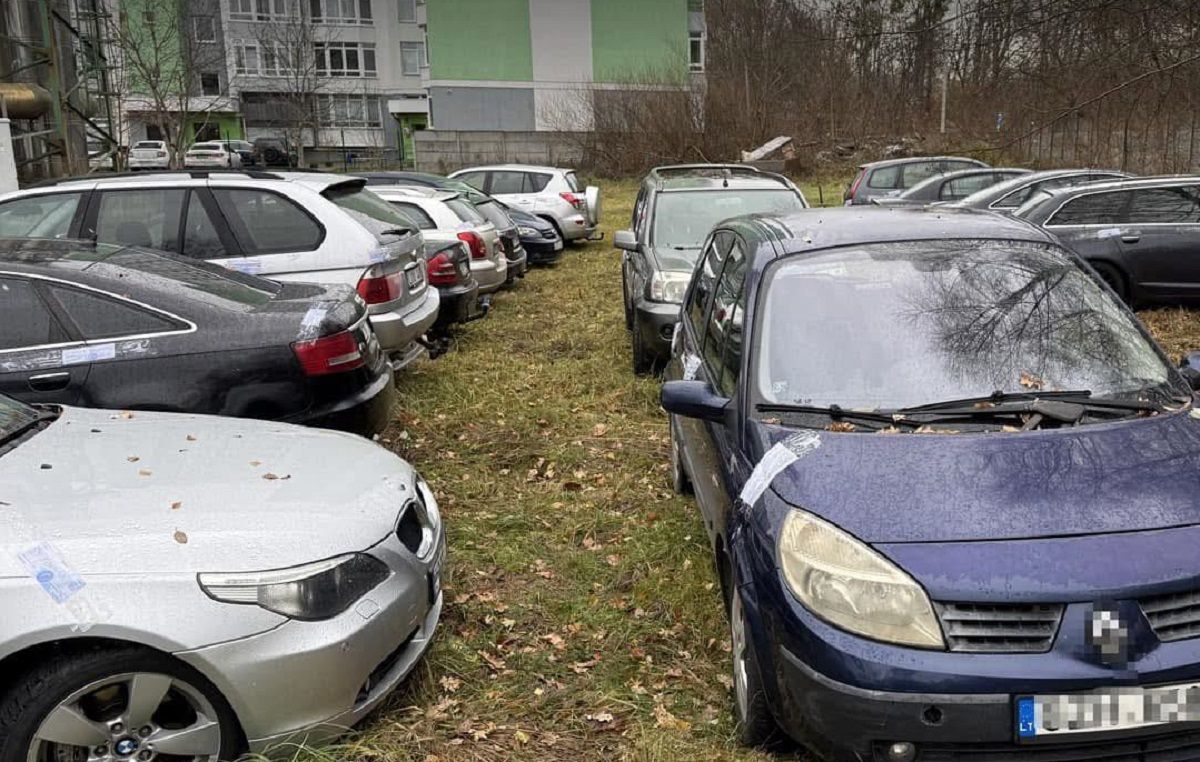 Львівський суд покарав засновника благодійних фондів, які займались контрабандою автомобілів