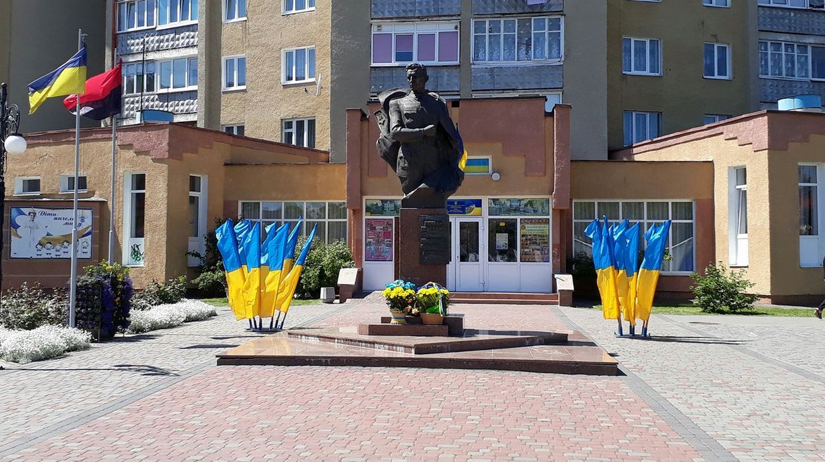 Суд оштрафував прикарпатку за побиття ексначальниці через неправильно заповнену трудову книжку