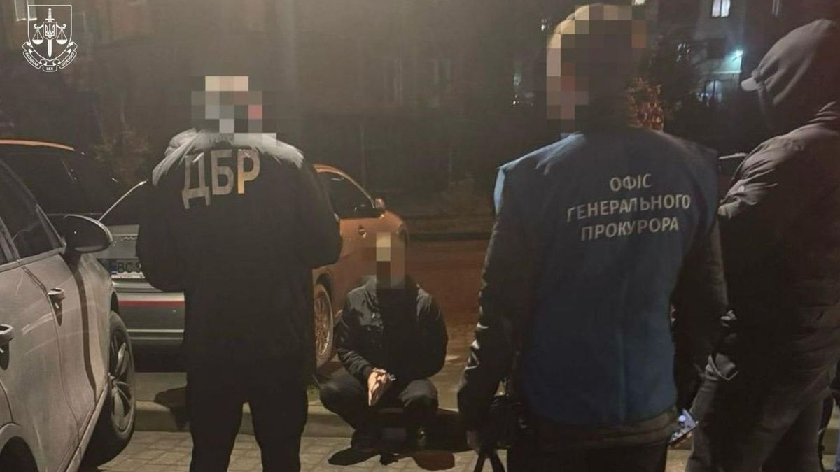 Львівського прокурора затримали за вимагання 5 тис. доларів хабаря