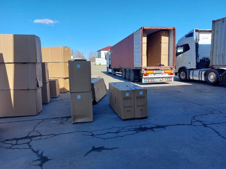 Митники знайшли незадекларовані акумуляторні батареї, електровелосипеди, запчастини та пластикові деталі (фото митниці)