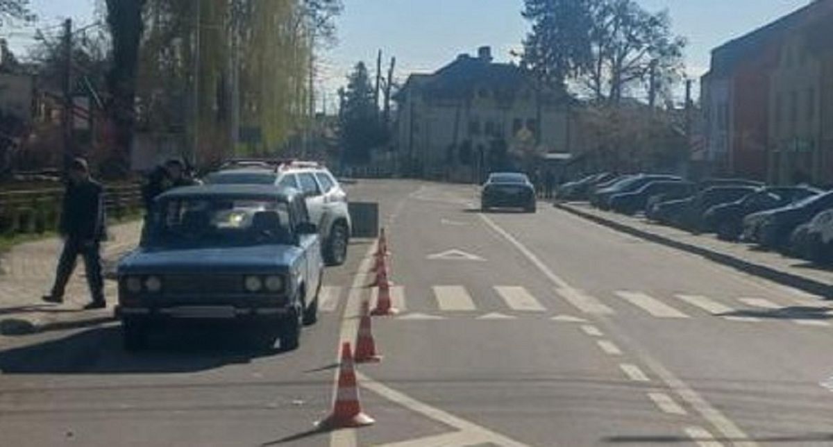 76-річний водій ВАЗ збив маму з дитиною на пішохідному переході в Брюховичах