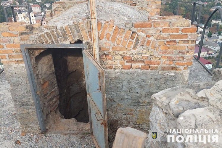 Бар планували прибудувати до руїн замку