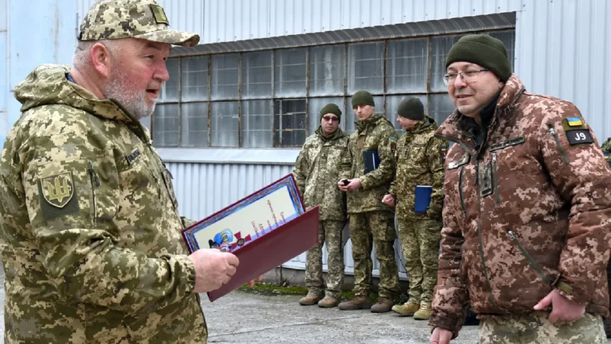 Підозрюваного у провалі оборони Харківщини командира батальйону звільнили з-під варти