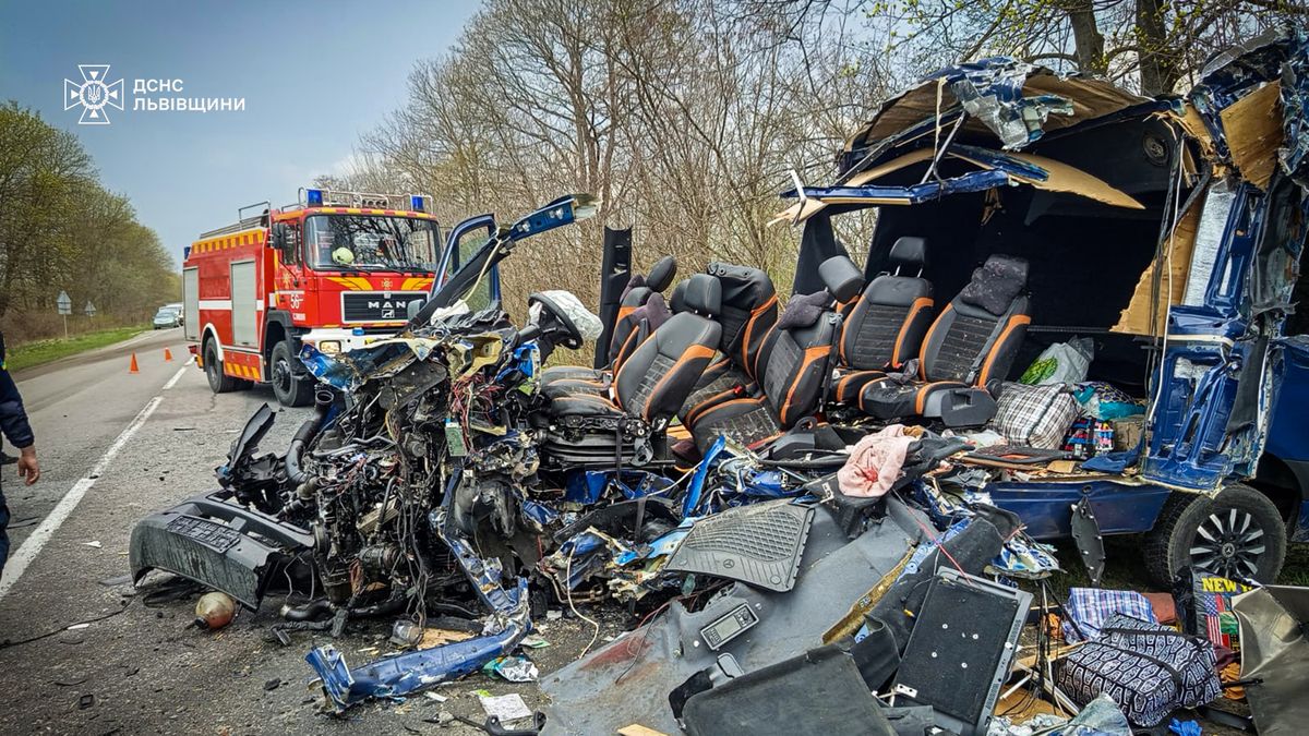 У ДТП біля Судової Вишні загинули двоє пасажирів мікроавтобуса