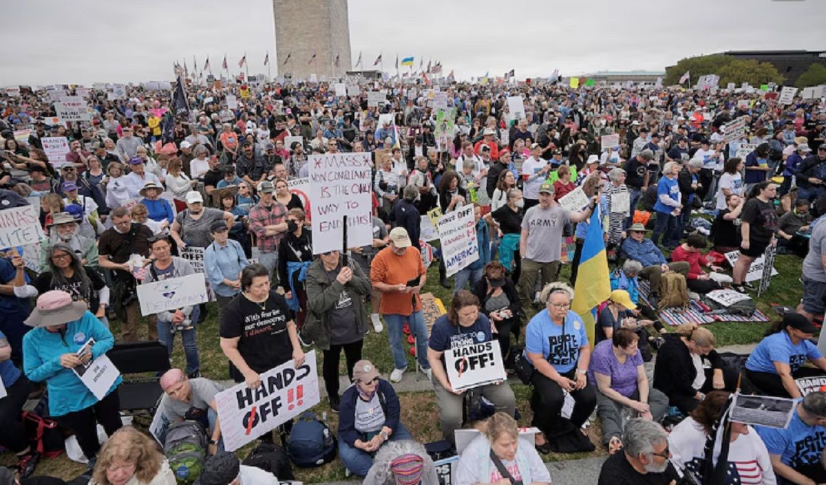 Тисячі американців вийшли на протести проти Дональда Трампа та Ілона Маска