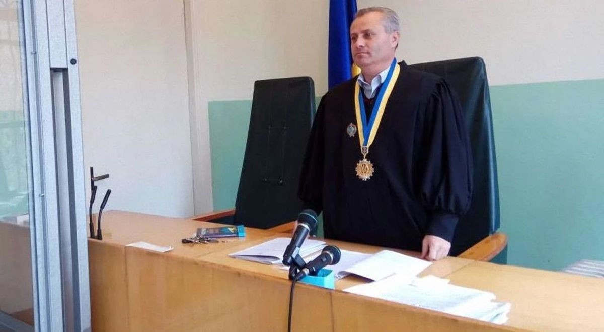 Двічі викритий на хабарях суддя з Львівщини мобілізувався до Сил оборони