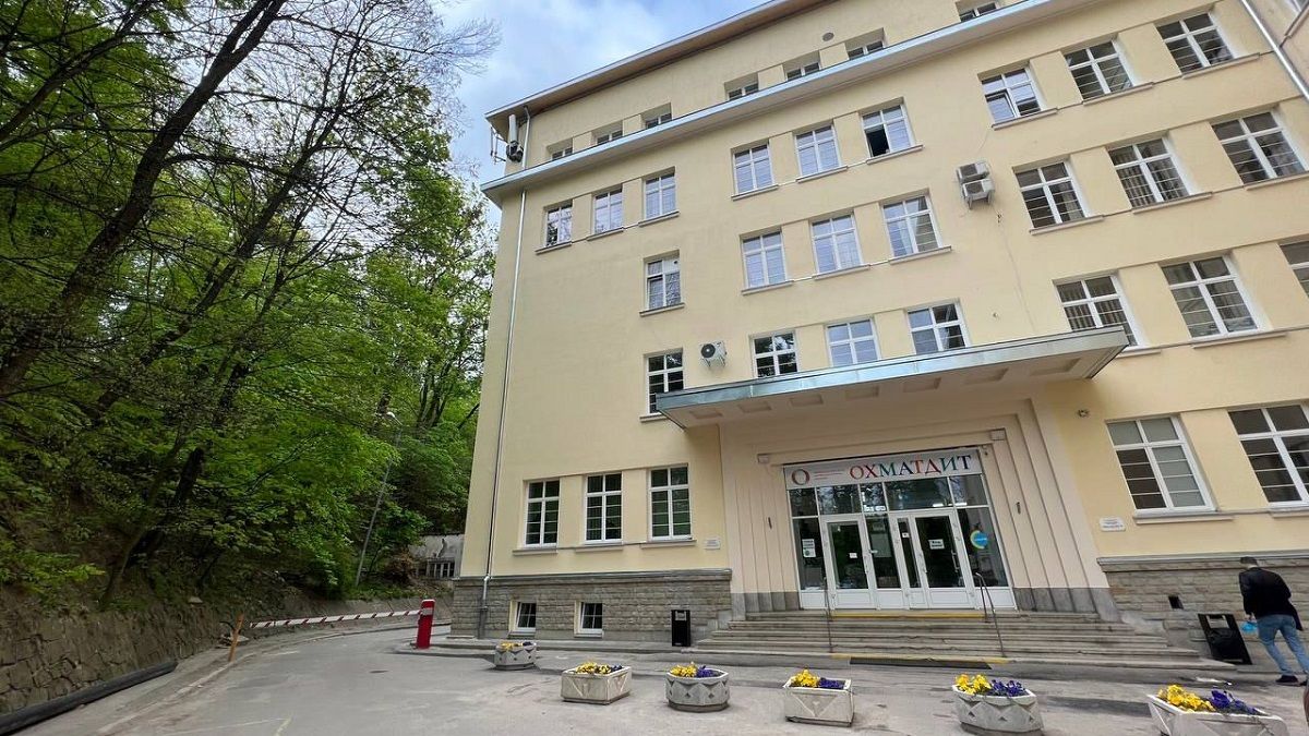 До львівського «Охматдиту» почали курсувати комунальні автобуси